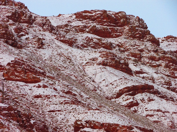 کوهستان سرخ سرخاب  در همراهی با برف